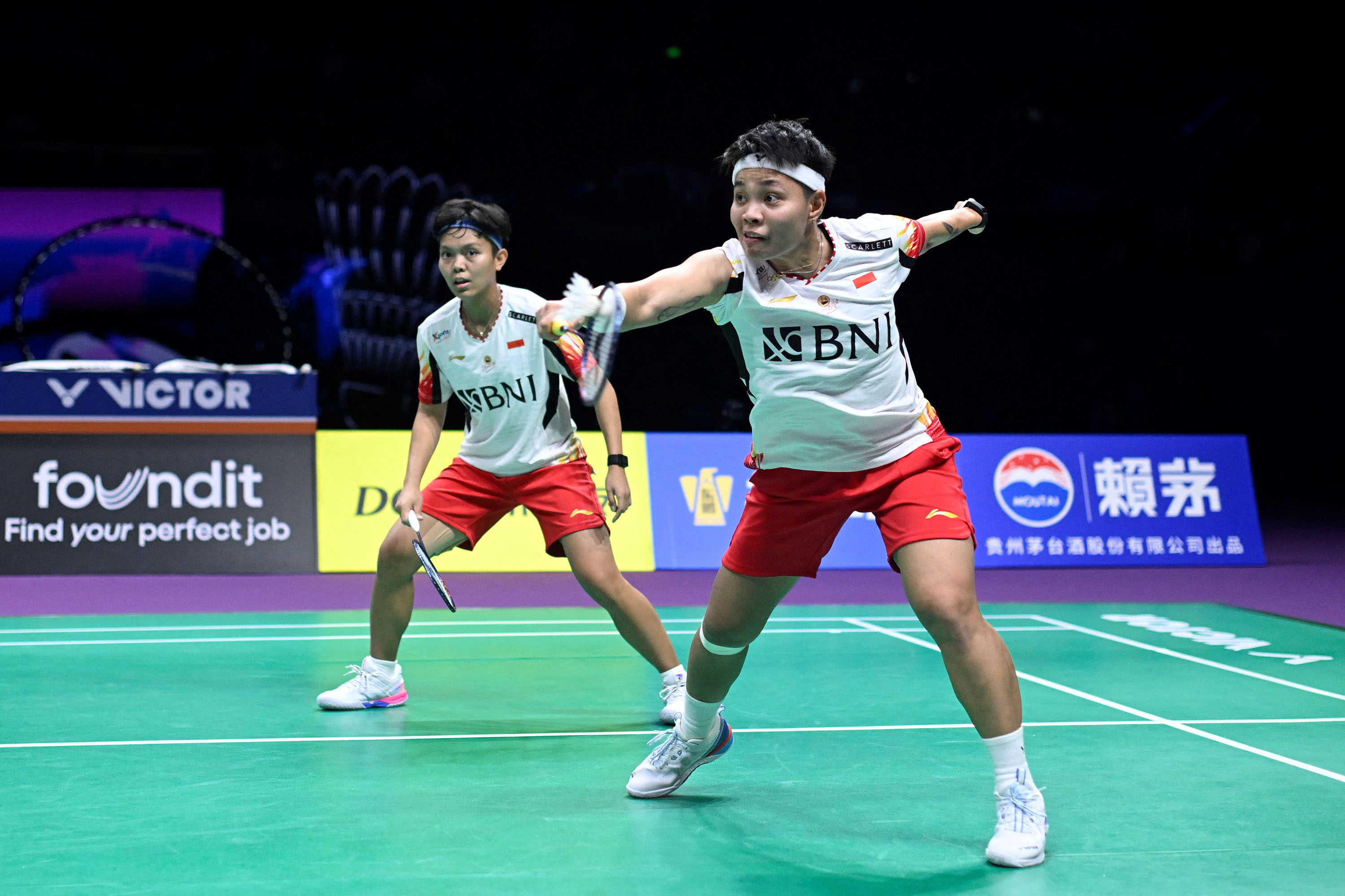 gulung-thailand-indonesia-lolos-ke-semifinal-uber-cup-2024_20240503_144901.jpg