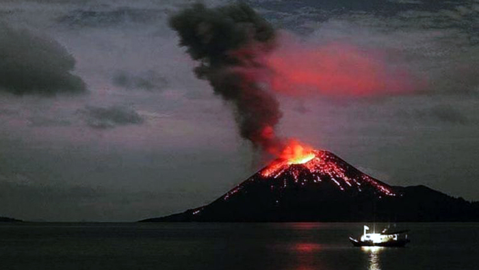 gunung-anak-krakatau-erupsi_20180819_102122.jpg
