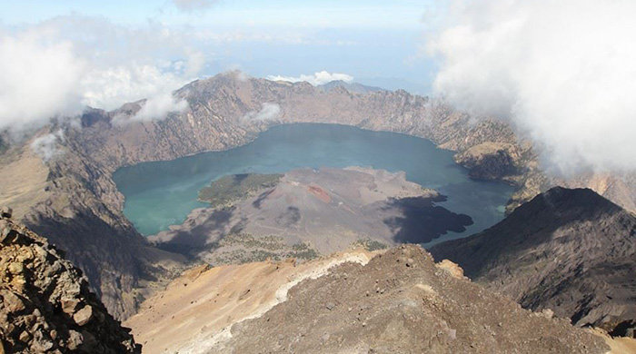 gunung-baru-jari-gunung-anakan-rinjani_20151104_115932.jpg