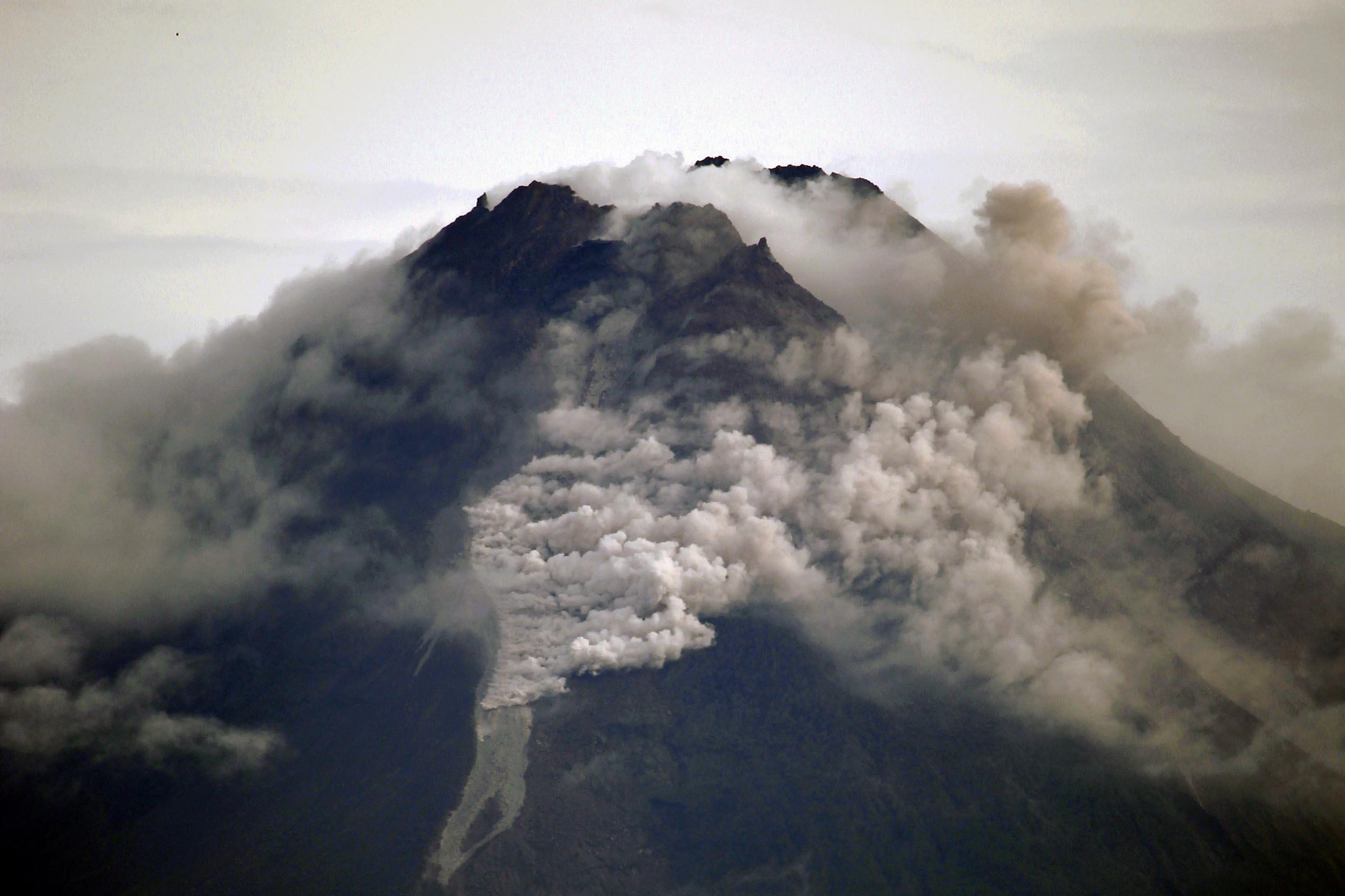 gunung-merapi-meletus.jpg