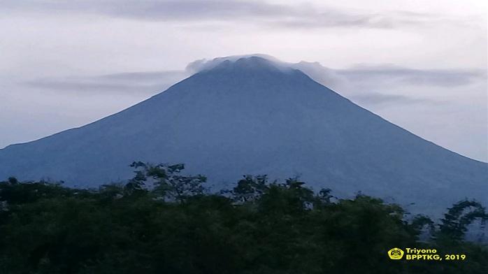 gunung-merapi-pada-kamis-31-januari-2019-pagi-dari-pgm-ngepos.jpg