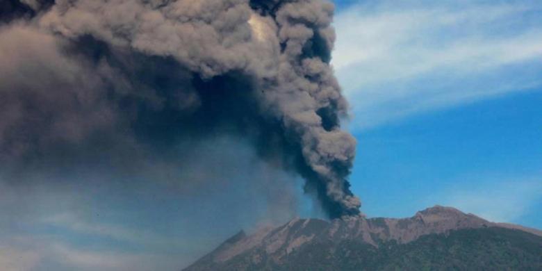 gunung-raung-meletuuuss_20150716_165317.jpg