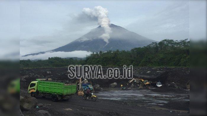 gunung-semeru-muntahka-guguran-lava-panas.jpg