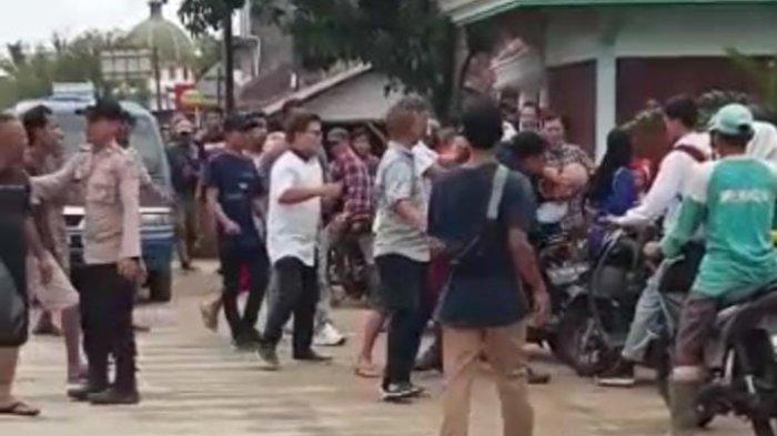 guru-di-lebak-banten-ngamuk-di-jalanan.jpg