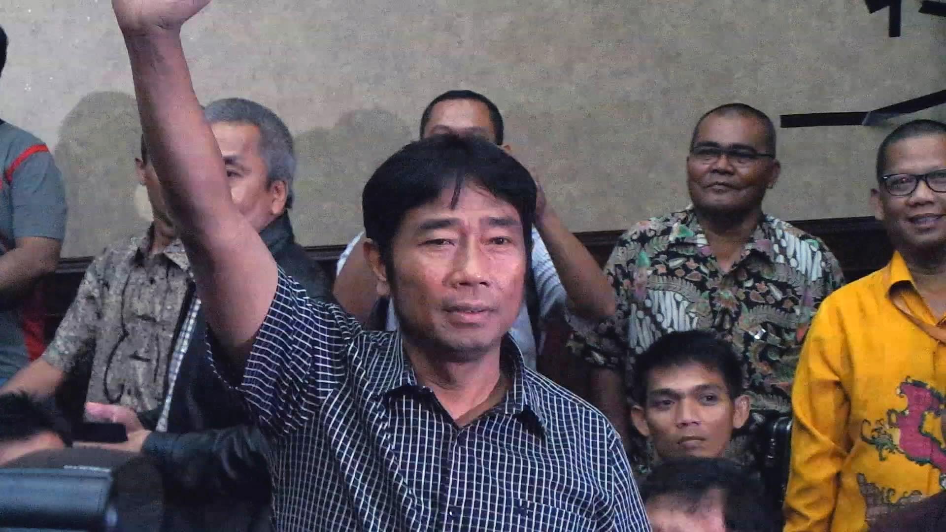 h-lulung-hadiri-persidangan-korupsi-ups-di-p-tipikor_20160210_144211.jpg
