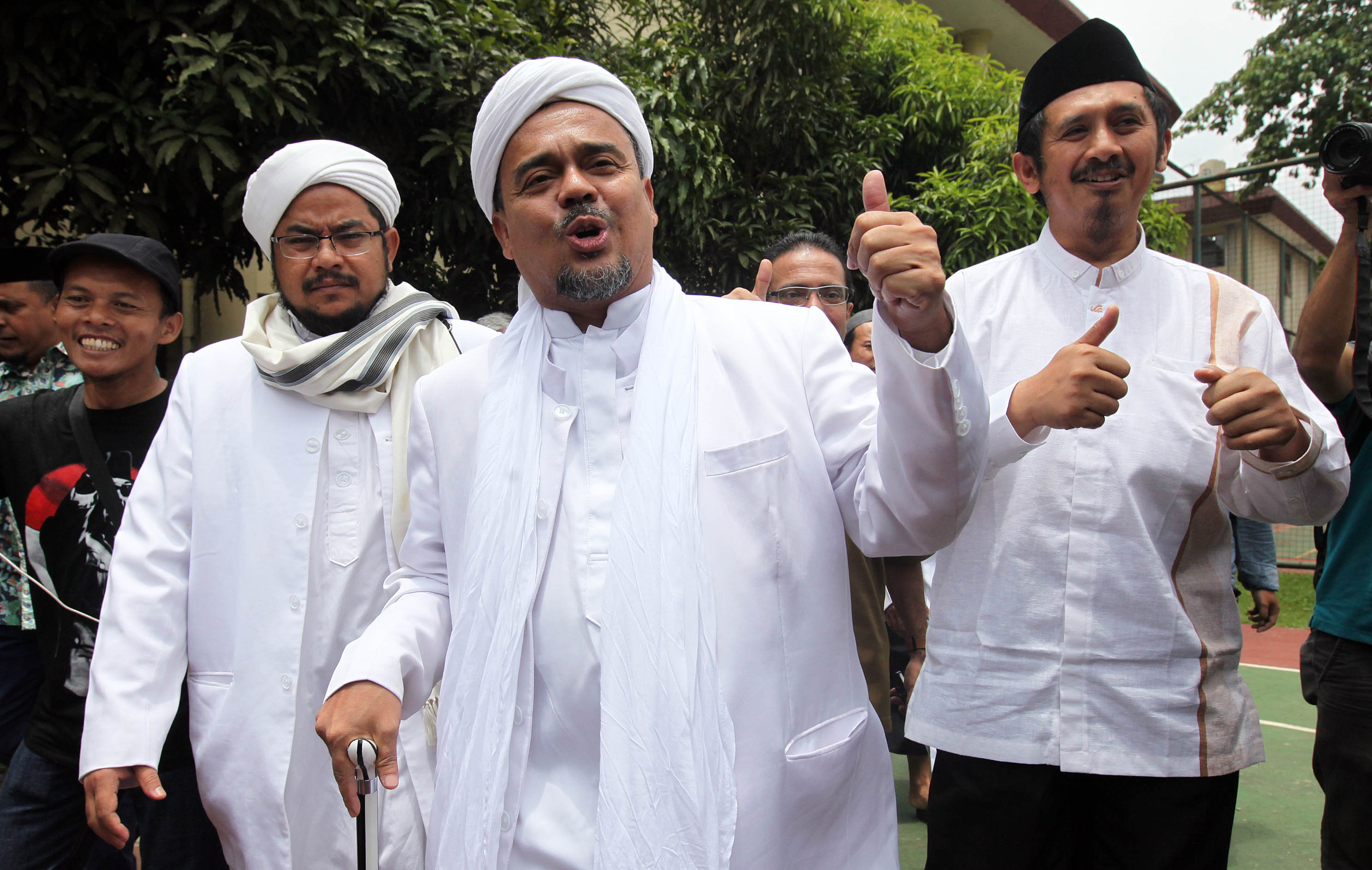 habib-rizieq-akhirnya-penuhi-panggilan-polda-jabar_20170214_004257.jpg