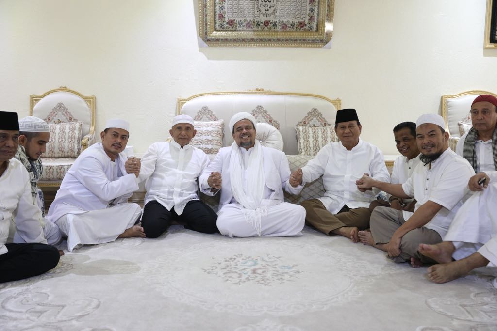 habib-rizieq-bertemu-prabowo-dan-amien-rais_20180602_213847.jpg