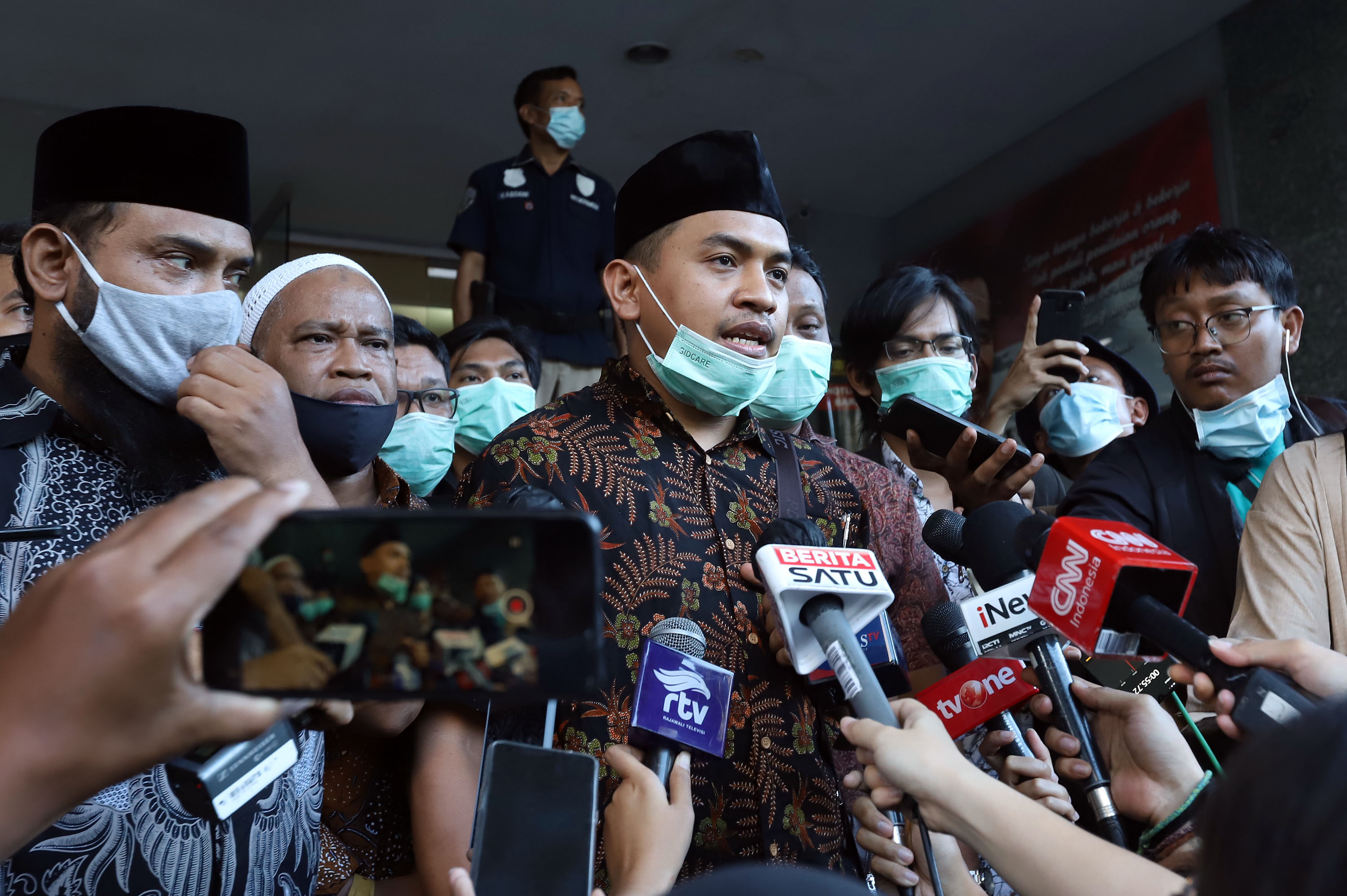 habib-rizieq-shihab-gagal-hadir-di-polda-metro-jaya_20201201_184901.jpg