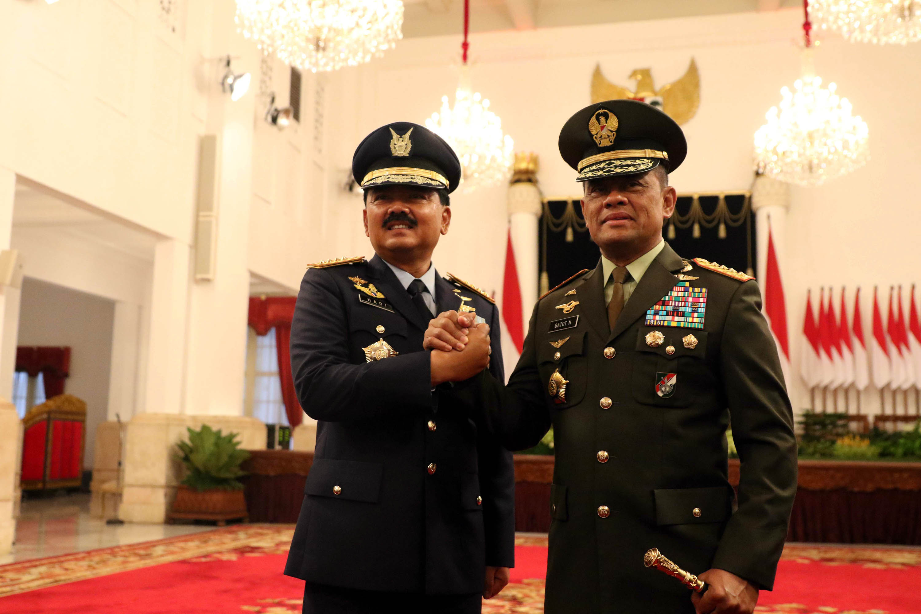 hadi-tjahjanto-resmi-diangkat-sebagai-panglima-tni_20171208_230851.jpg