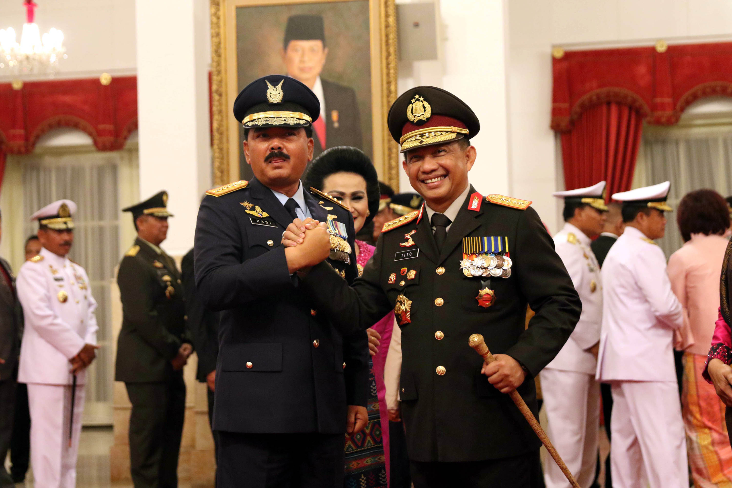 hadi-tjahjanto-resmi-diangkat-sebagai-panglima-tni_20171208_230906.jpg