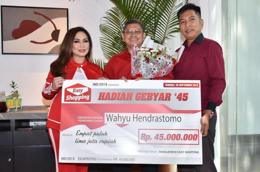 hadiah-penganugerahkan-pemenang-easy-shopping_20190927_102511.jpg