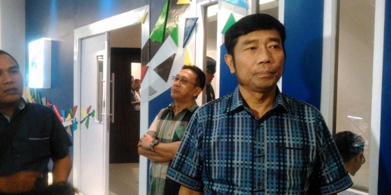 haji-lulung-belah-pinggir_20150324_083800.jpg