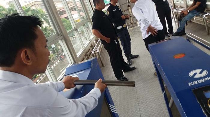 halte-transjakarta_20180122_152840.jpg