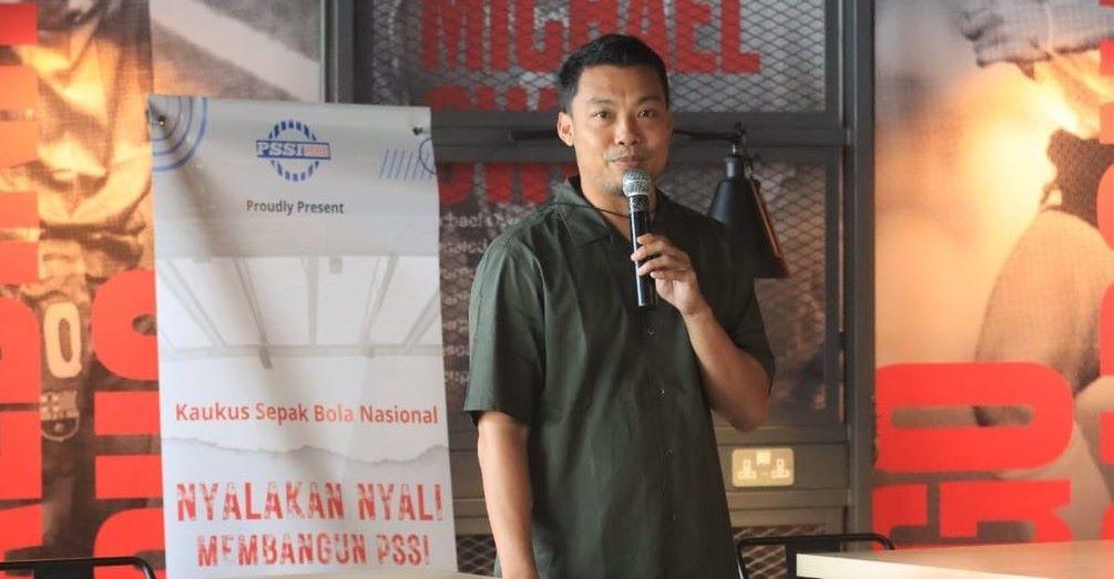hamka-hamzah-saat-menghadiri-acara-diskusi-sepakbola-nasional.jpg