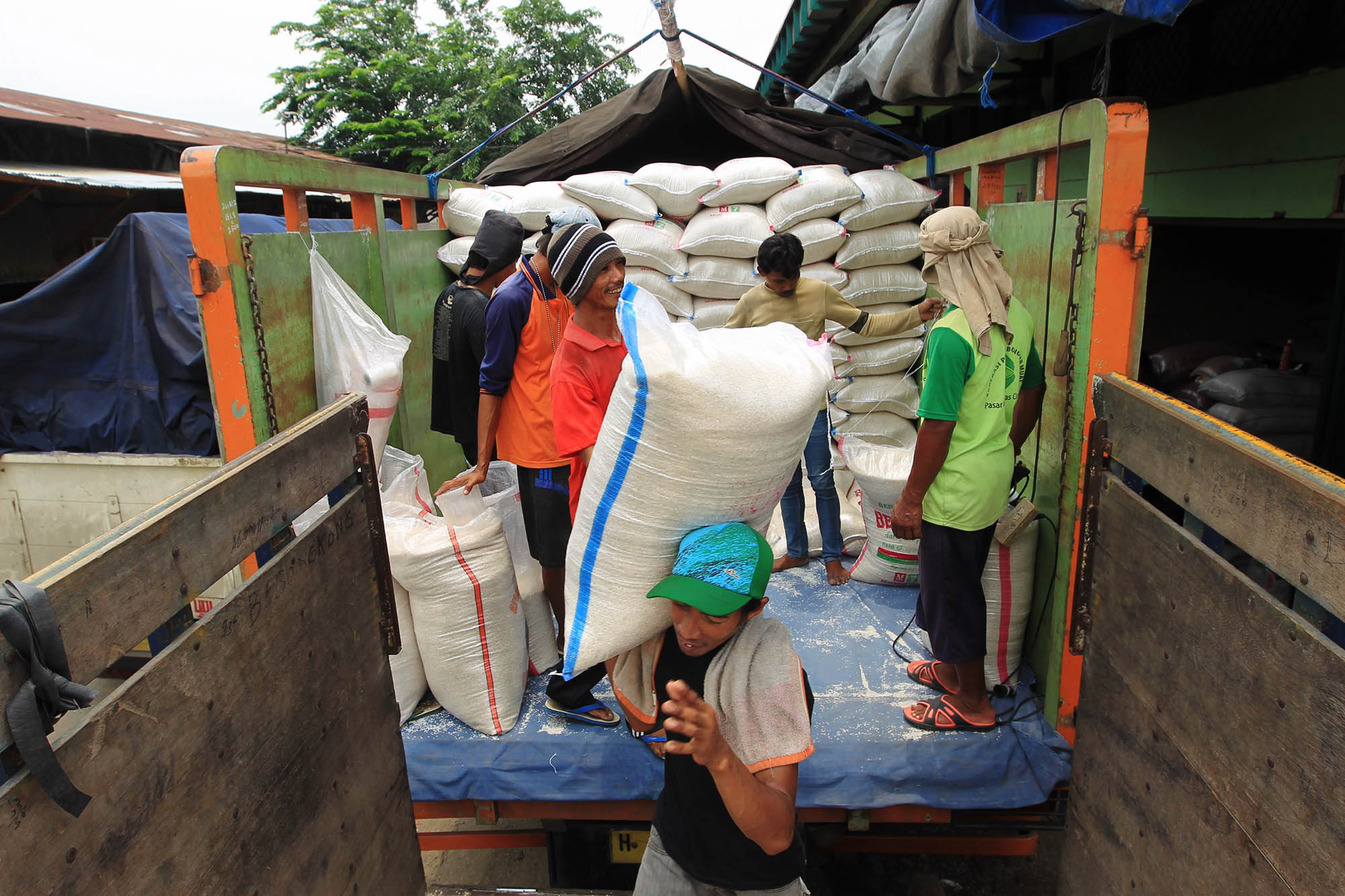 harga-beras-naik_20150226_130304.jpg