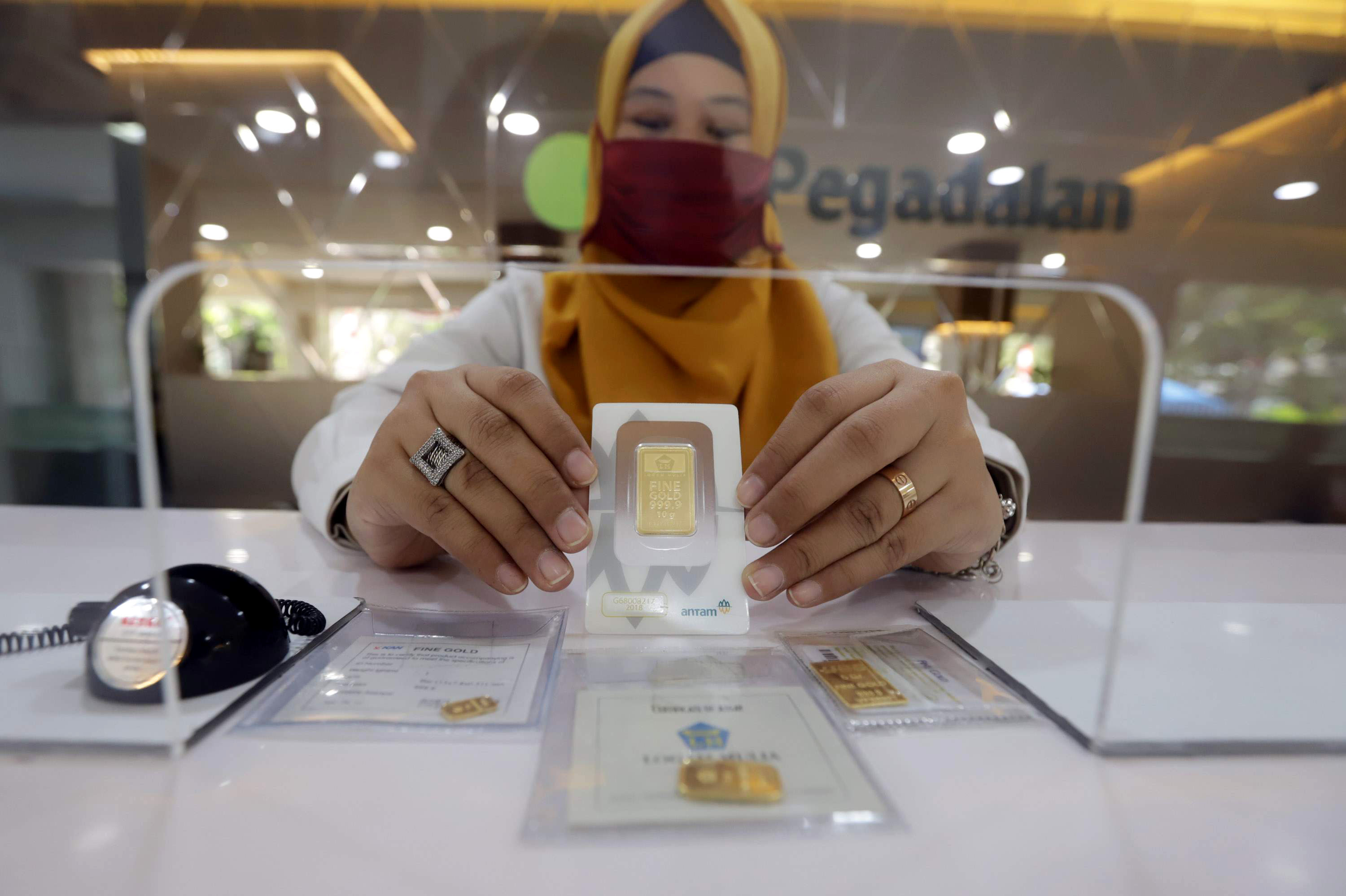 harga-emas-naik-nasabah-pegadaian-bisa-tambah-jatah-pinjaman_20200728_203335.jpg