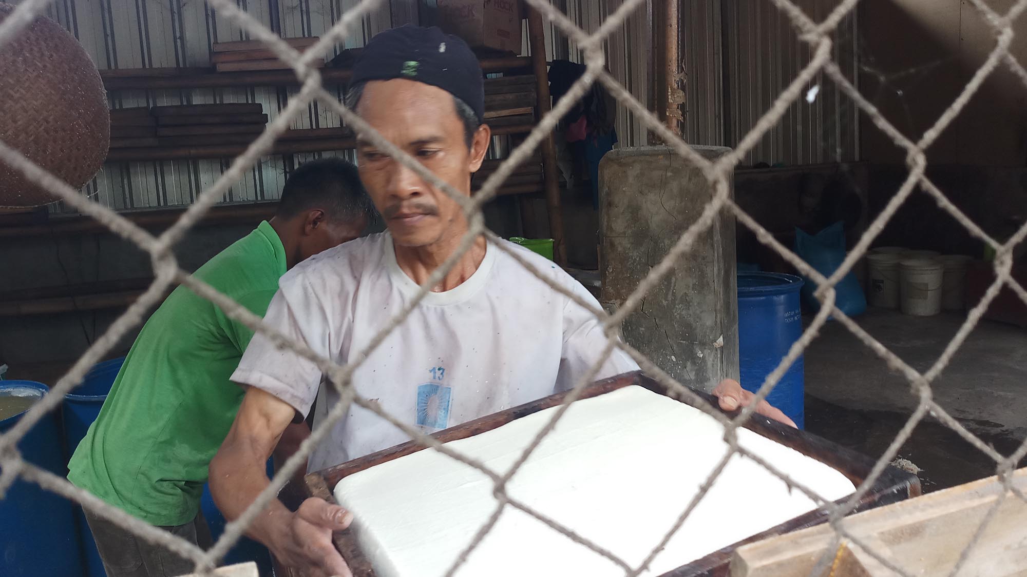 harga-kedele-naik-perajin-tahu-terancam-gulung-tikar_20210609_145649.jpg