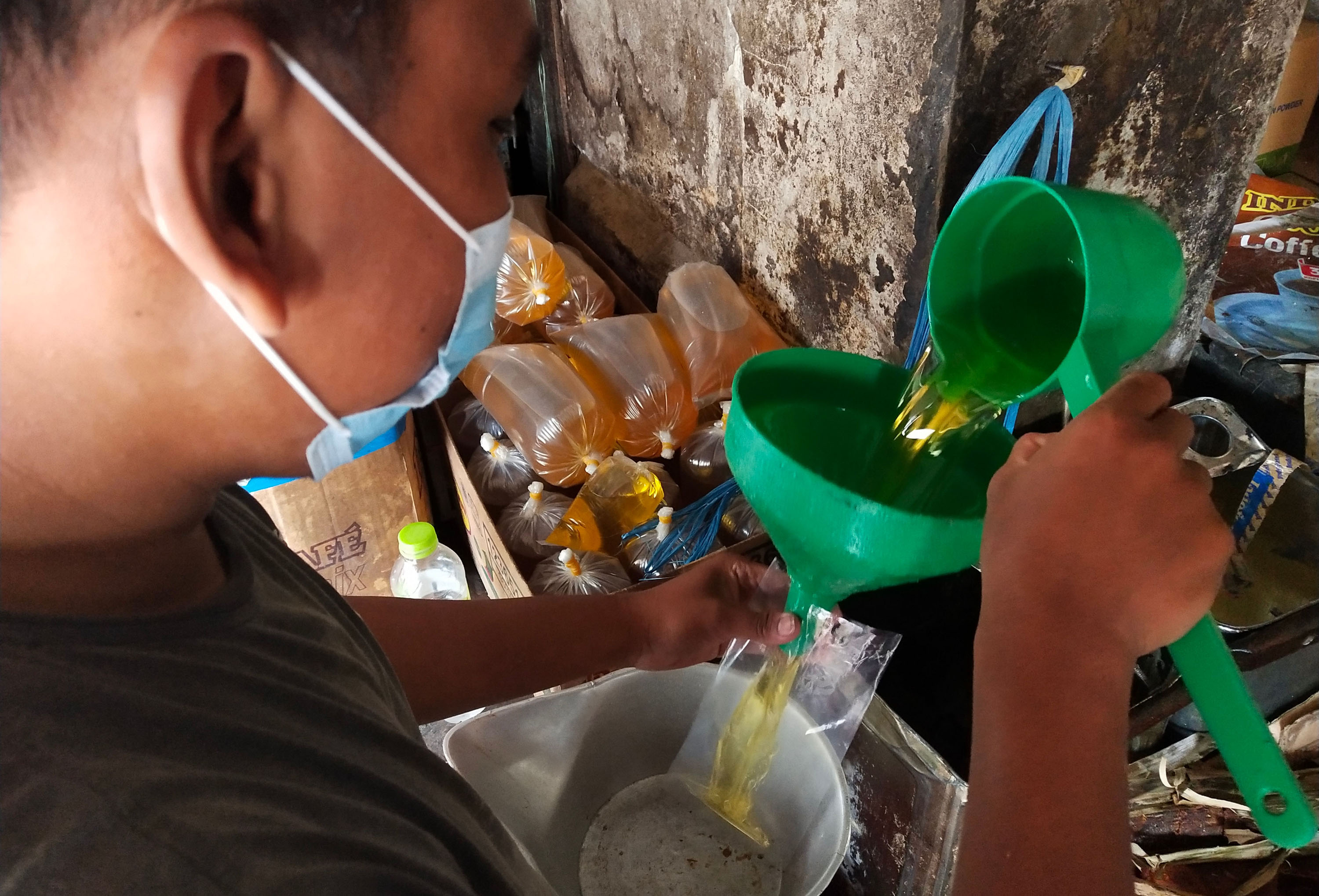 harga-minyak-goreng-curah-di-kota-bandung-masih-tinggi_20211215_210011.jpg