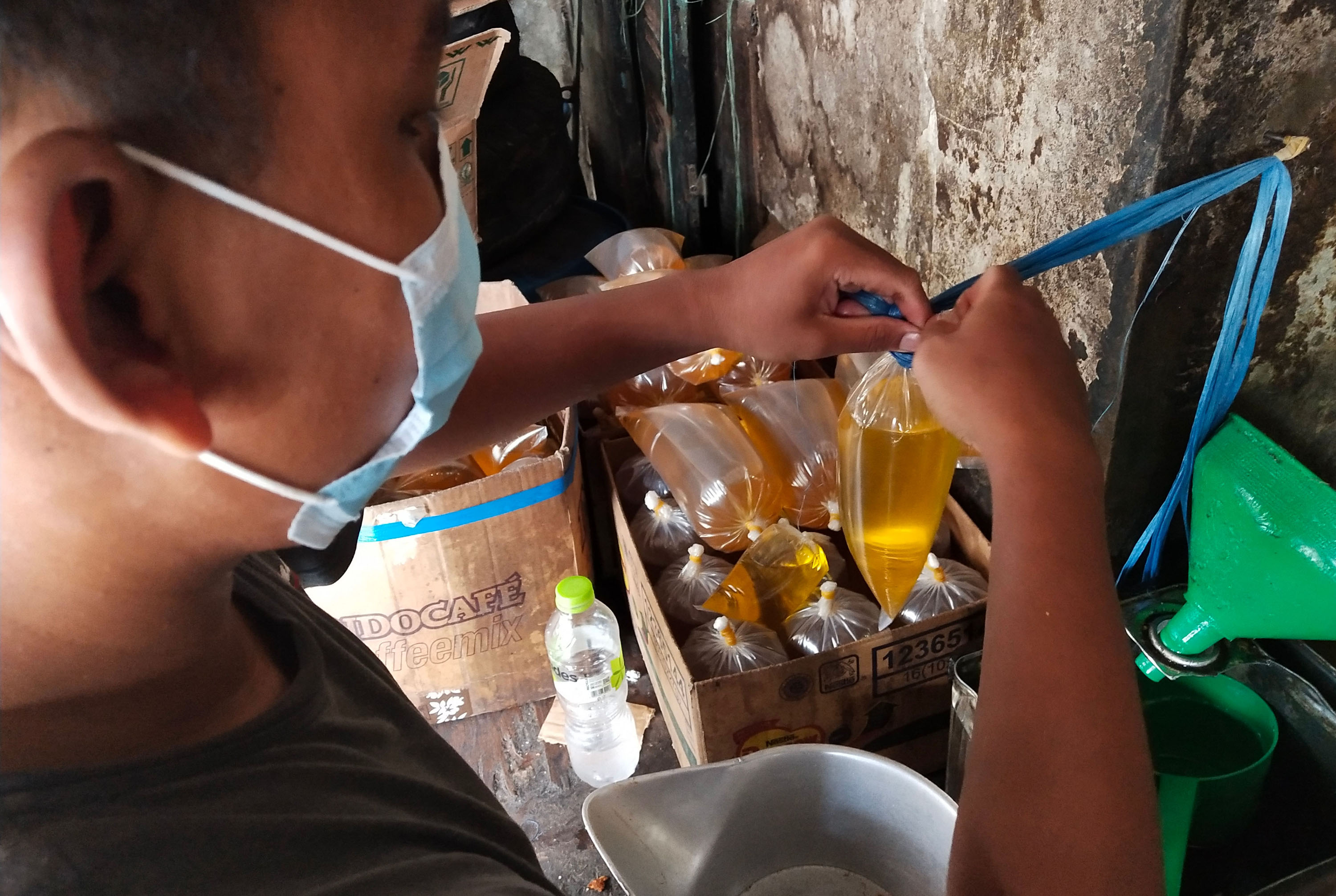 harga-minyak-goreng-curah-di-kota-bandung-masih-tinggi_20211215_210140.jpg