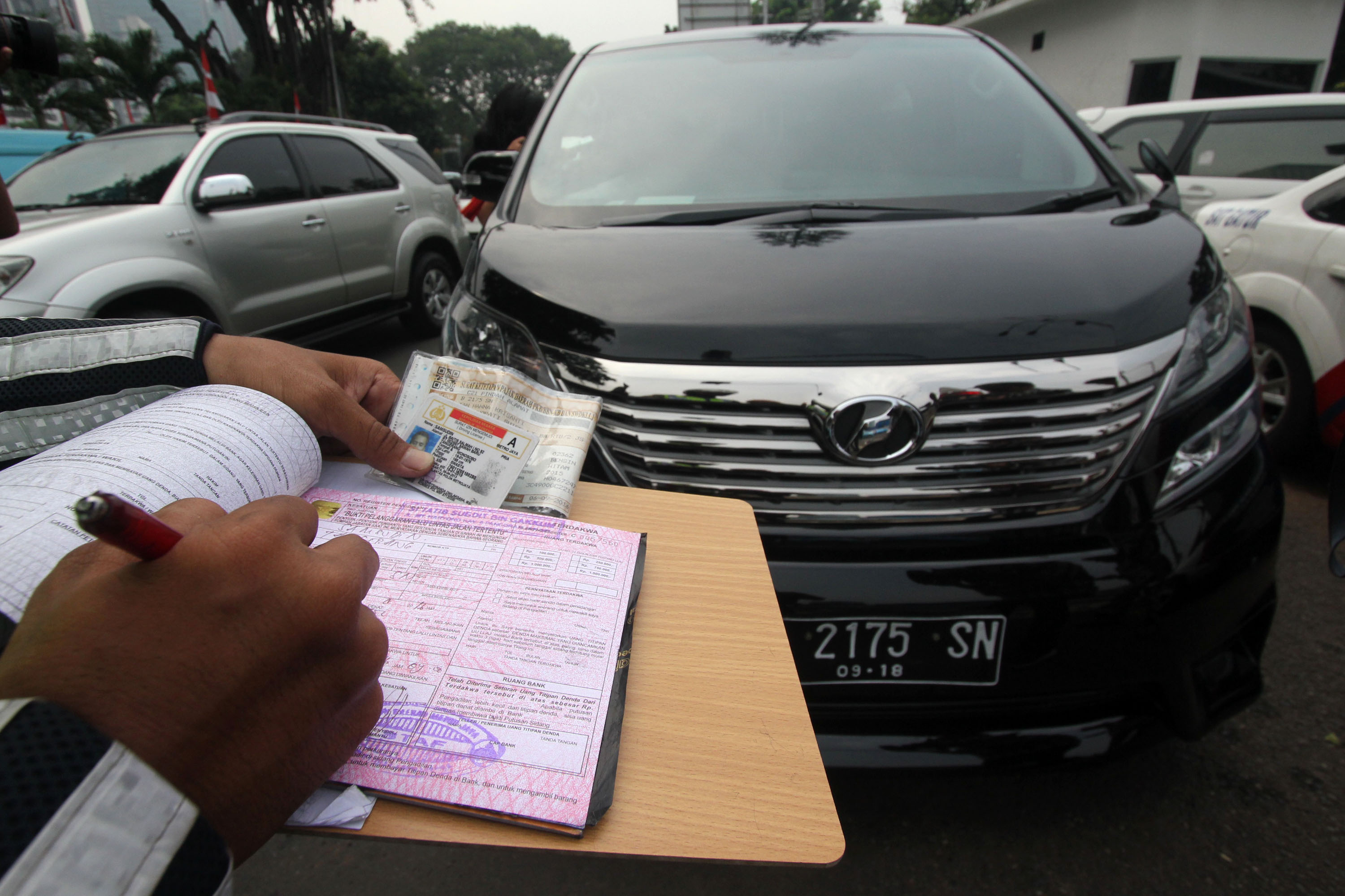 hari-pertama-pemberlakuan-sistem-ganjil-genap_20160830_195656.jpg