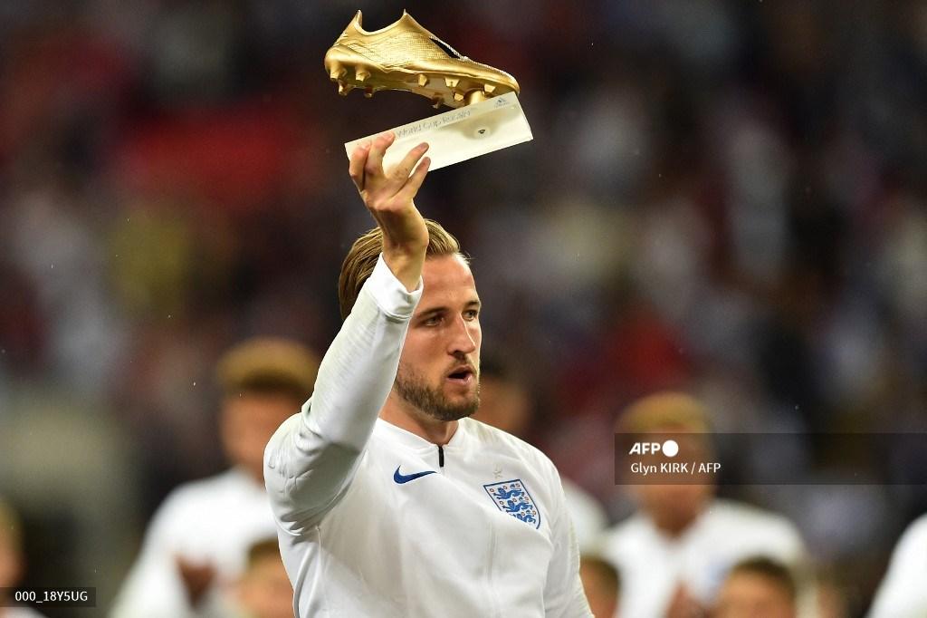 harry-kane-diberikan-penghargaan-sepatu-emas-sebagai-pencetak-gol-terbanyak-di-piala-dunia-2018.jpg
