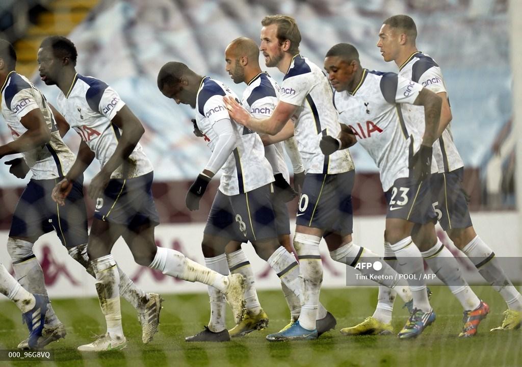 harry-kane-merayakan-gol-kedua-timnya-selama-pertandingan.jpg