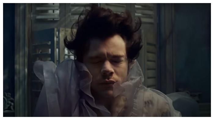 harry-styles-falling.jpg