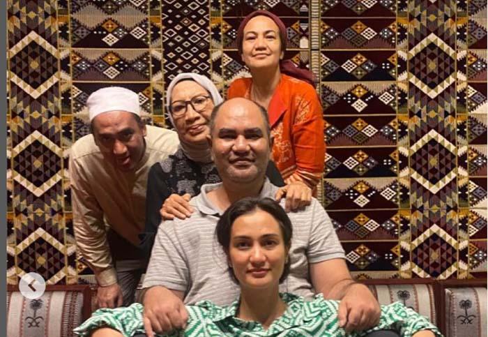 Shafqatsiz cunnilingus porno Emo kokrak qafasi