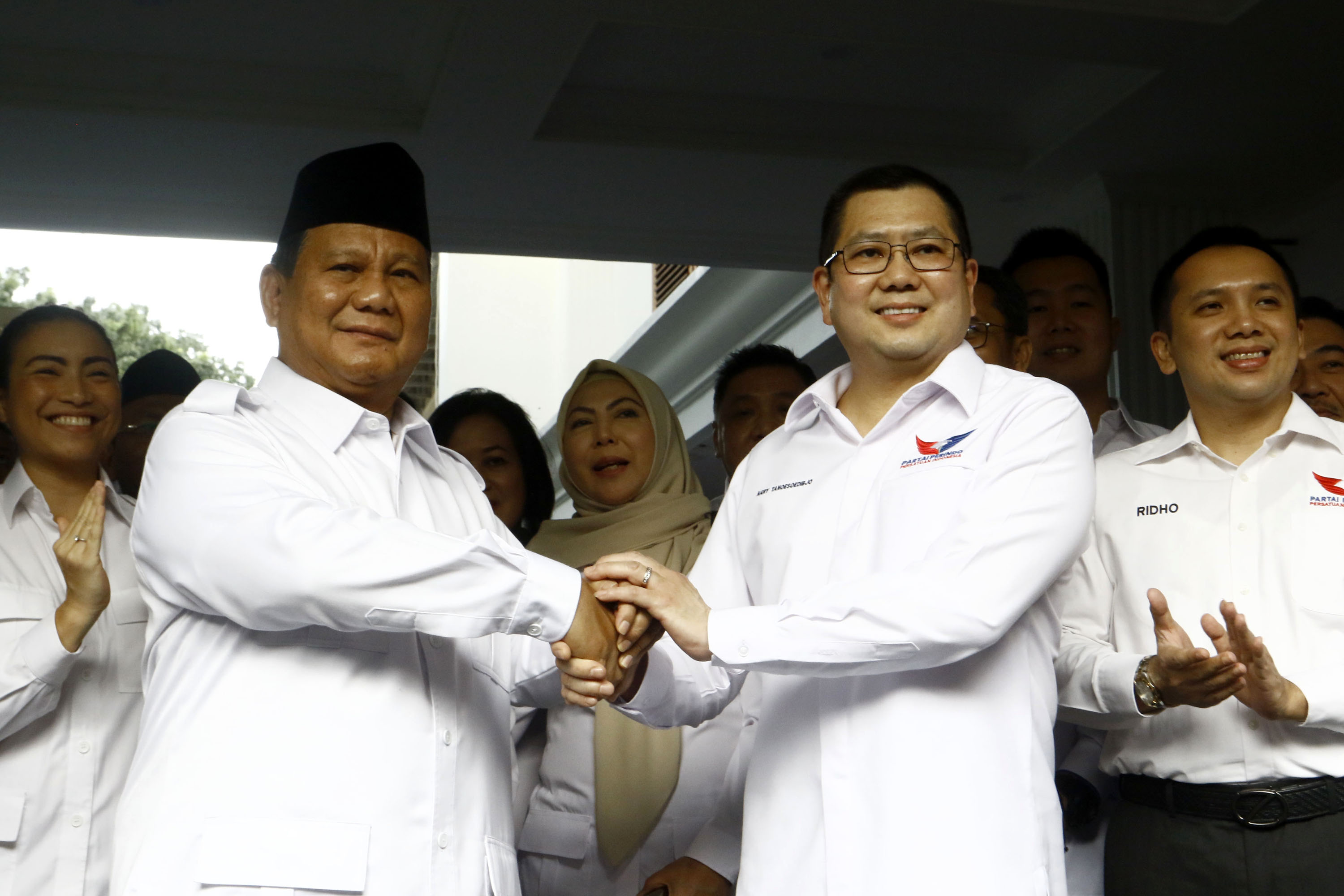 hary-tanoesoedibjo-temui-prabowo-subianto_20230405_201127.jpg
