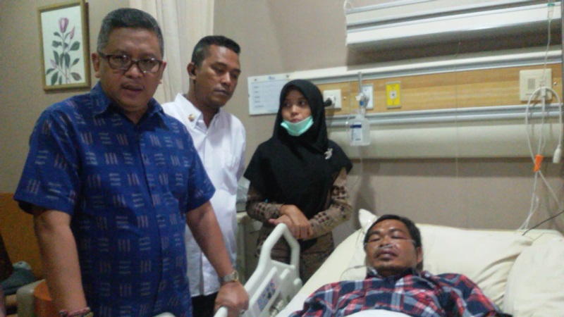 hasto-jenguk-widodo_20170108_022941.jpg