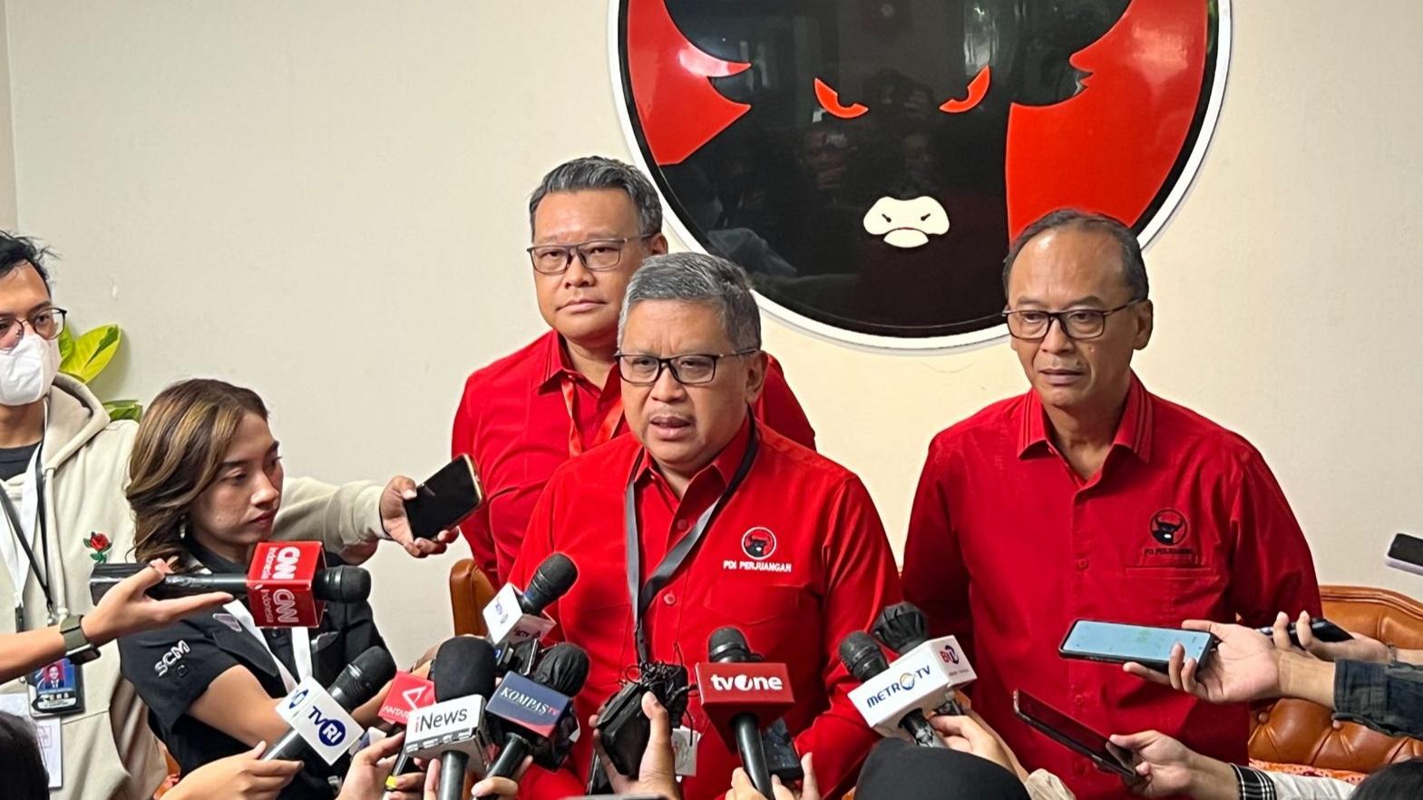 hasto-kristiyanto-bersama-ketua-dpp-pdip-eriko-sotarduga-dannusyirwan-soejono.jpg