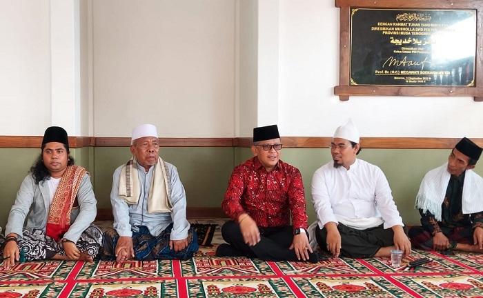 hasto-kristiyanto-saat-meresmikan-musala-di-kantor-dpd-pdi-perjuangan-nusa-tenggara-barat.jpg
