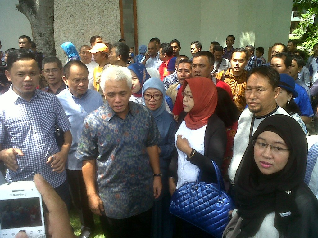 hatta-rajasa-dan-pendukungnya_20150302_121458.jpg