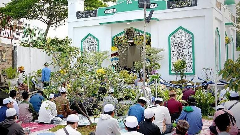 haul-syarifah-fatma-ibunda-al-habib-hasan-bin-jafar-assegaf-berjalan-lancar-dan-sesuai-prokes.jpg