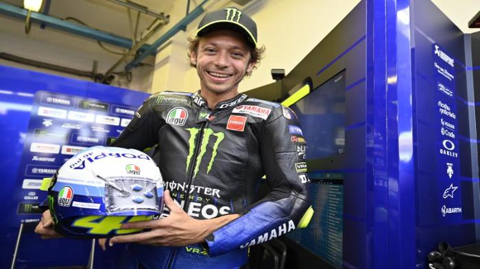 helm-nyeleneh-valentino-rossi-di-motogp-san-marino-2020.jpg