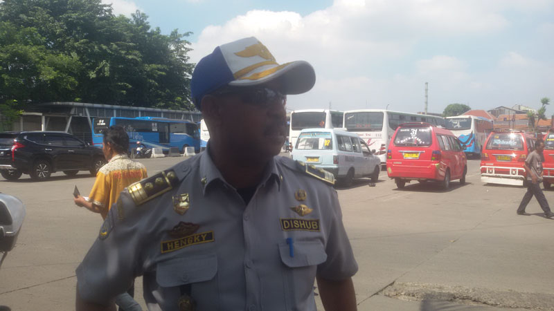 hengky-kepala-terminal-pulogadung-jakarta-timur_20160630_140010.jpg