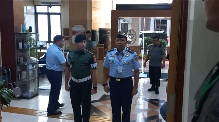 henri-alfiandi-saat-menghadiri-sidang-pembacaan-surat-dakwaan-di-pengadilan-militer-tinggi-ii-08-7.jpg