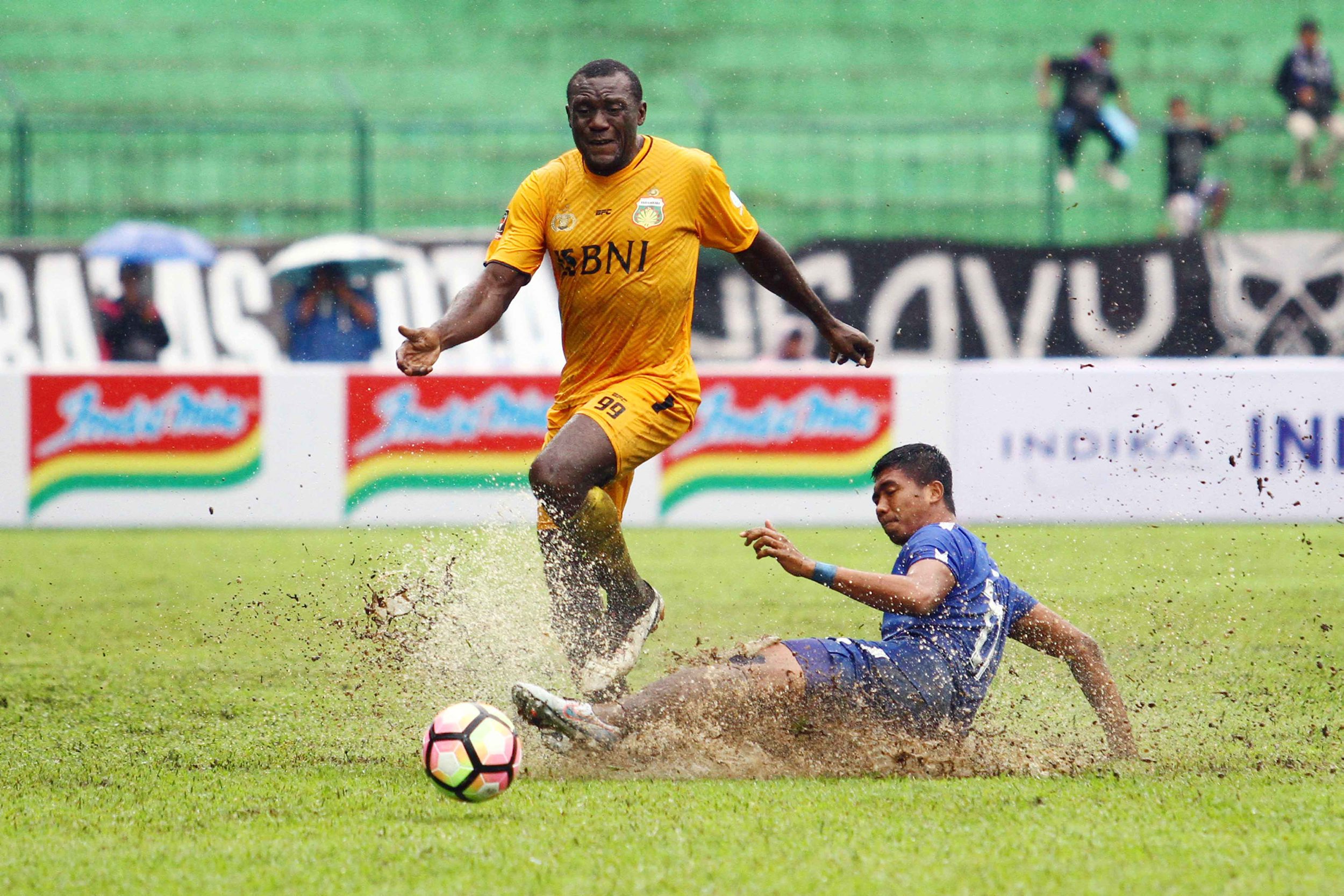herman-dzumafo-epandi-duel-dengan-m-rio-saputro_20180125_124007.jpg
