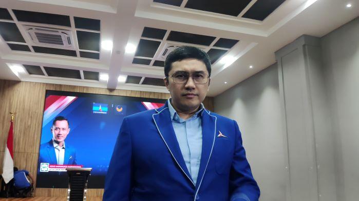 herzaky-mahendra-putra-jas-biru-demokrat-0.jpg