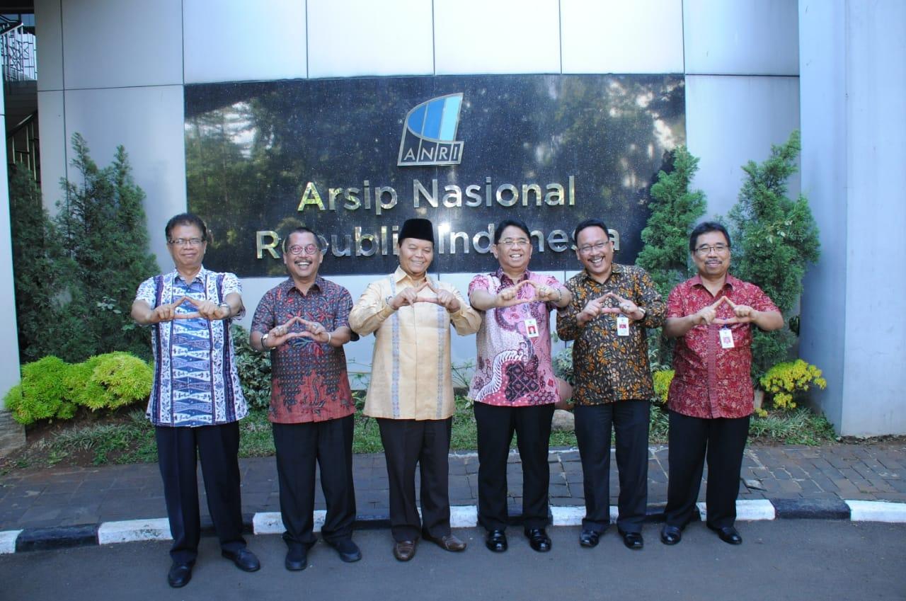 hidayat-nur-wahid-kunjungi-arsip-nasional-republik-indonesia.jpg