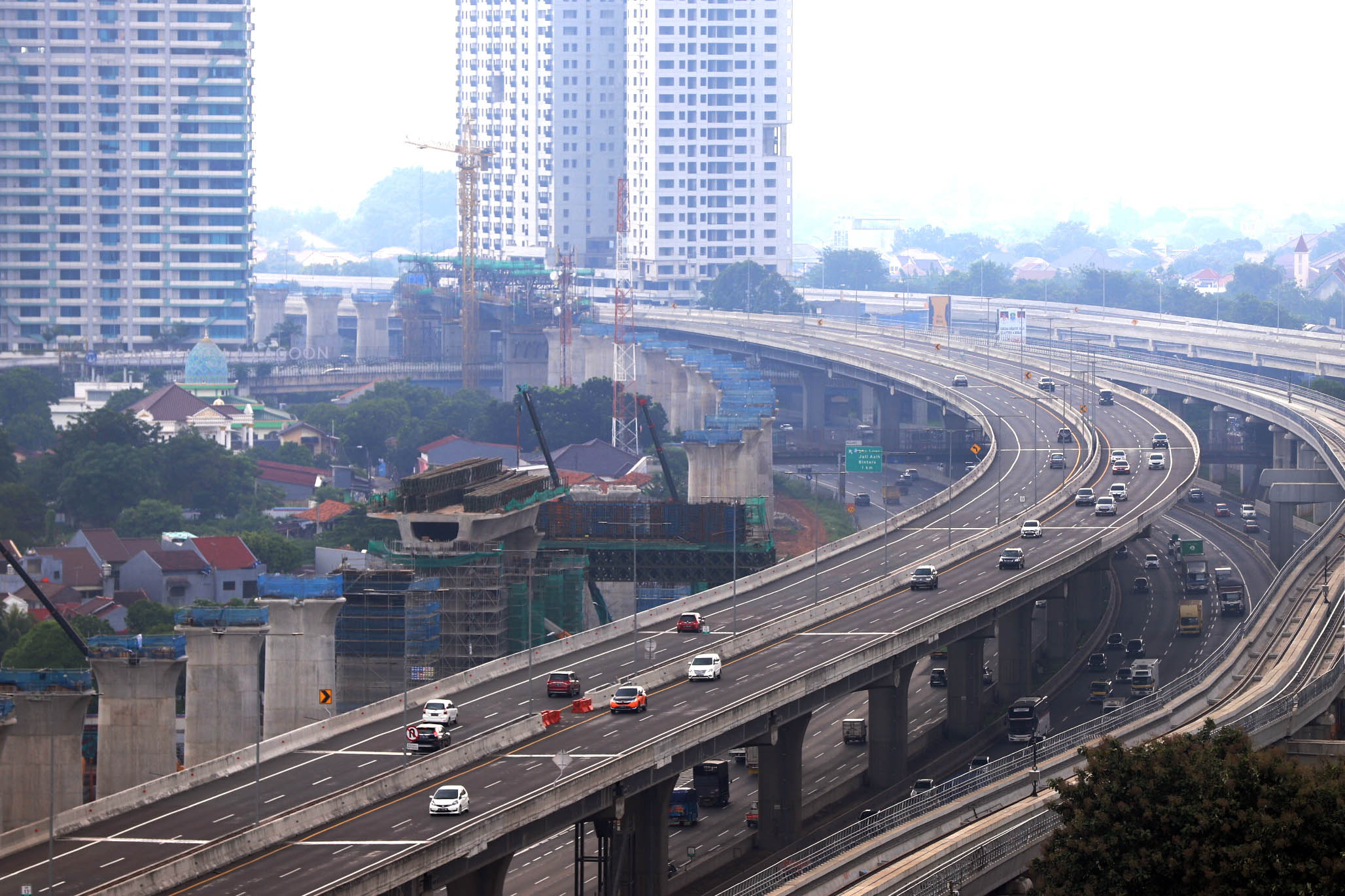 hindari-pemudik-tol-layang-mbz-ditutup-sementara-saat-lebaran_20210425_085511.jpg