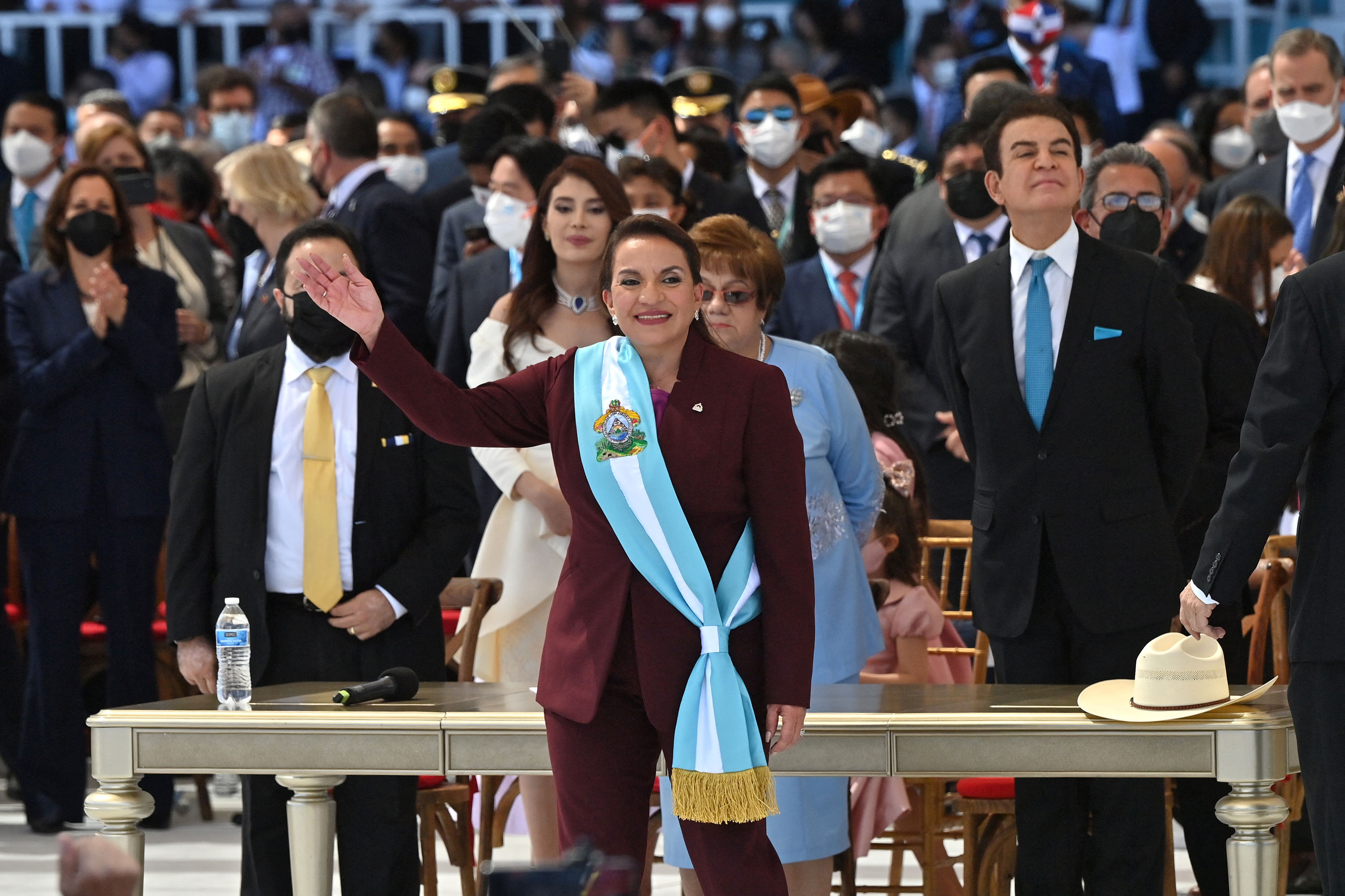 Berita Foto : Honduras Lantik Presiden Wanita Pertama