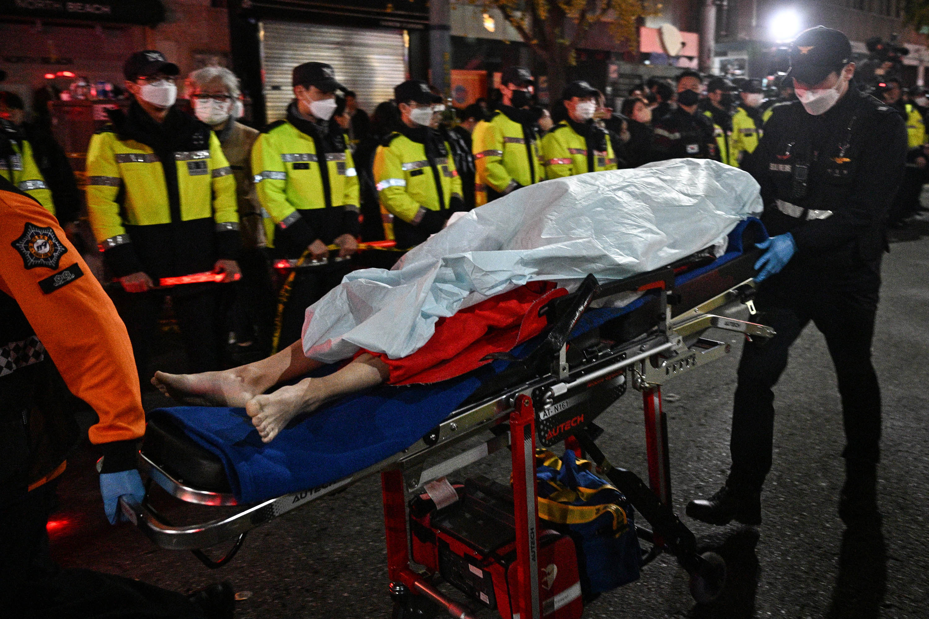 horor-pesta-halloween-151-orang-tewas-di-korea-selatan_20221030_145903.jpg
