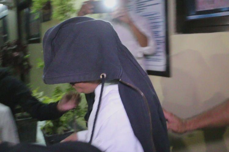ias-pria-yang-membuat-dan-menyebar-video-adu-domba-tni-polri.jpg