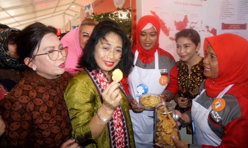 ida-ayu-bintang-saat-mengunjungi-stand-rumah-tempe.jpg
