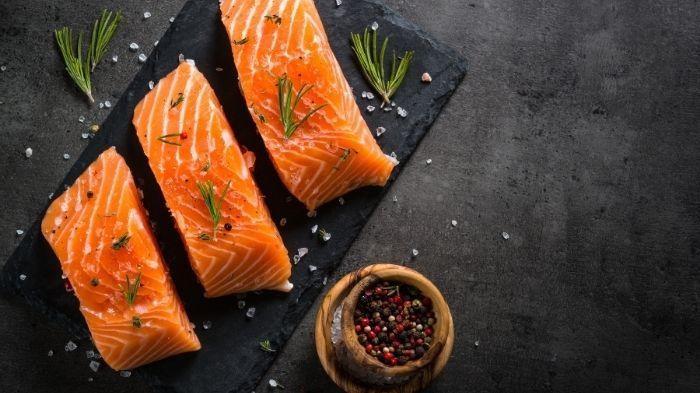 ikan-salmon-untuk-membantu-menurunkan-kolesterol-tinggi-shutterstock.jpg