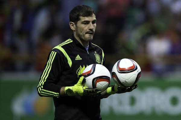 iker-casillas-pegangbolatimnas_20150712_074014.jpg