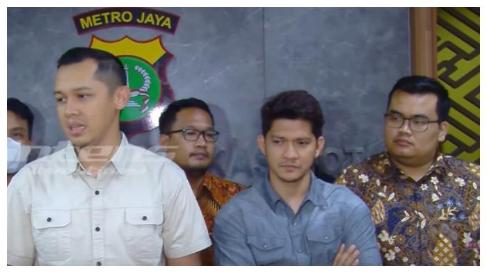 iko-uwais-dan-firmansyah-penuhi-panggilan-polisi-terkait-kasus-pengeroyokan.jpg