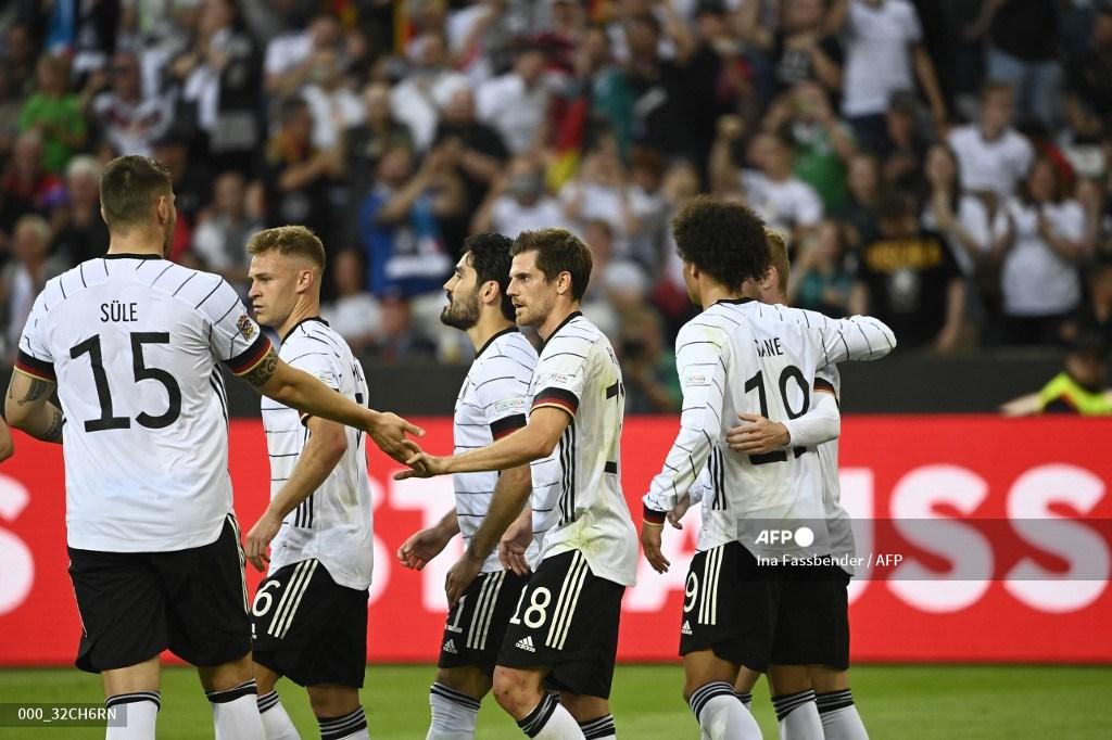 ilkay-gundogan-ke-3-dari-kiri-merayakan-golnya-dengan-skor-2-0.jpg
