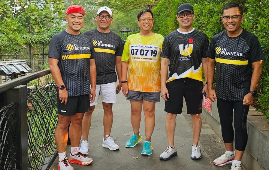 Ambil Bagian di UI Half Marathon, Saleh Husin Hingga Andre Rahadian Jalani Pemanasan